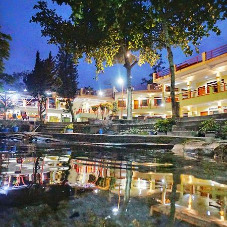 Pandu Lakeside Hotel Parapat Ngoại thất bức ảnh