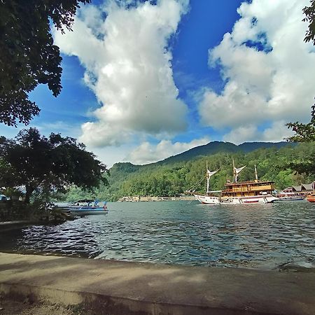 Pandu Lakeside Hotel Parapat Ngoại thất bức ảnh