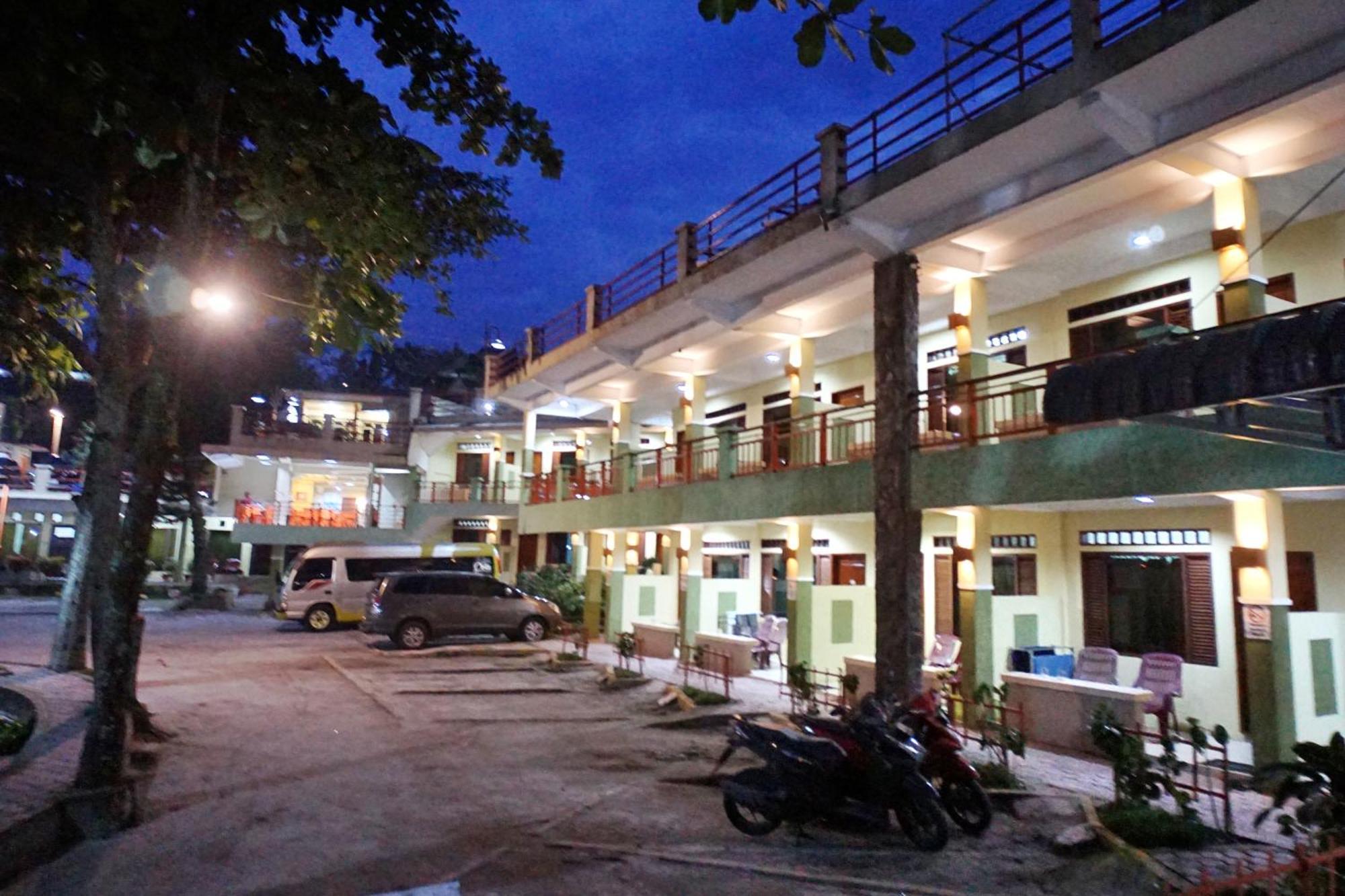 Pandu Lakeside Hotel Parapat Ngoại thất bức ảnh