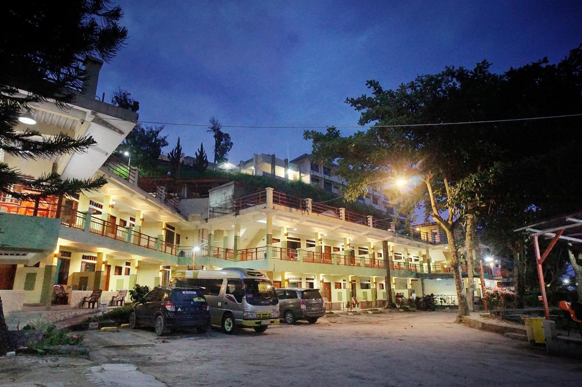 Pandu Lakeside Hotel Parapat Ngoại thất bức ảnh