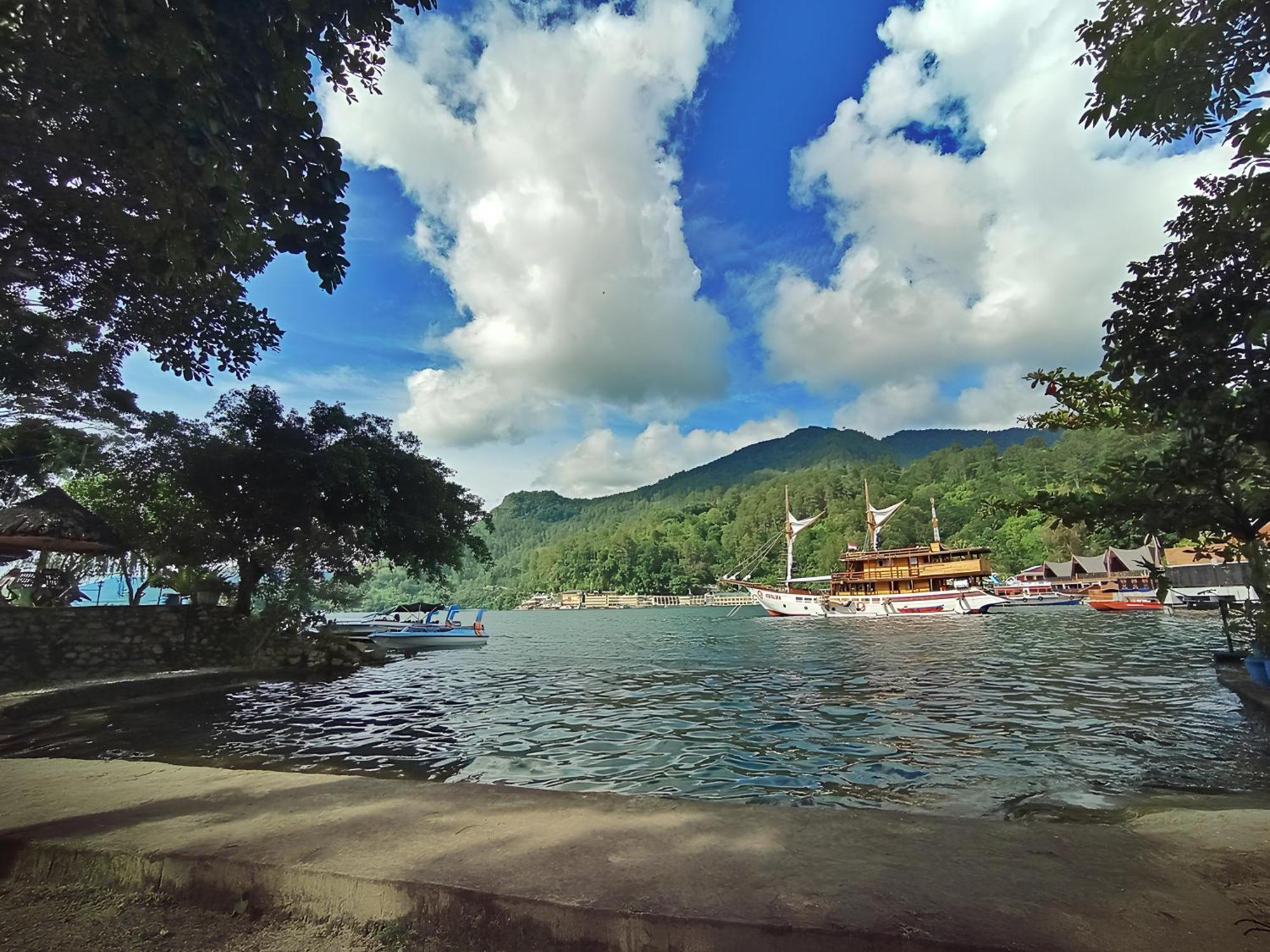 Pandu Lakeside Hotel Parapat Ngoại thất bức ảnh