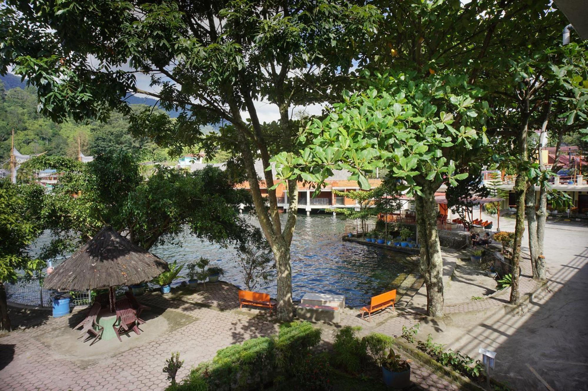 Pandu Lakeside Hotel Parapat Ngoại thất bức ảnh