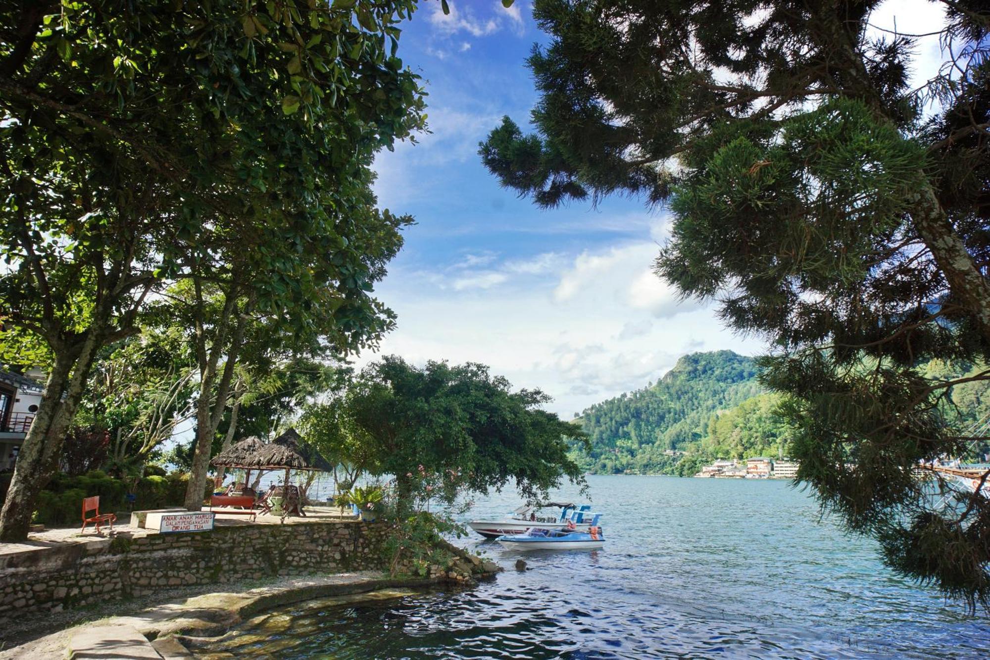 Pandu Lakeside Hotel Parapat Ngoại thất bức ảnh