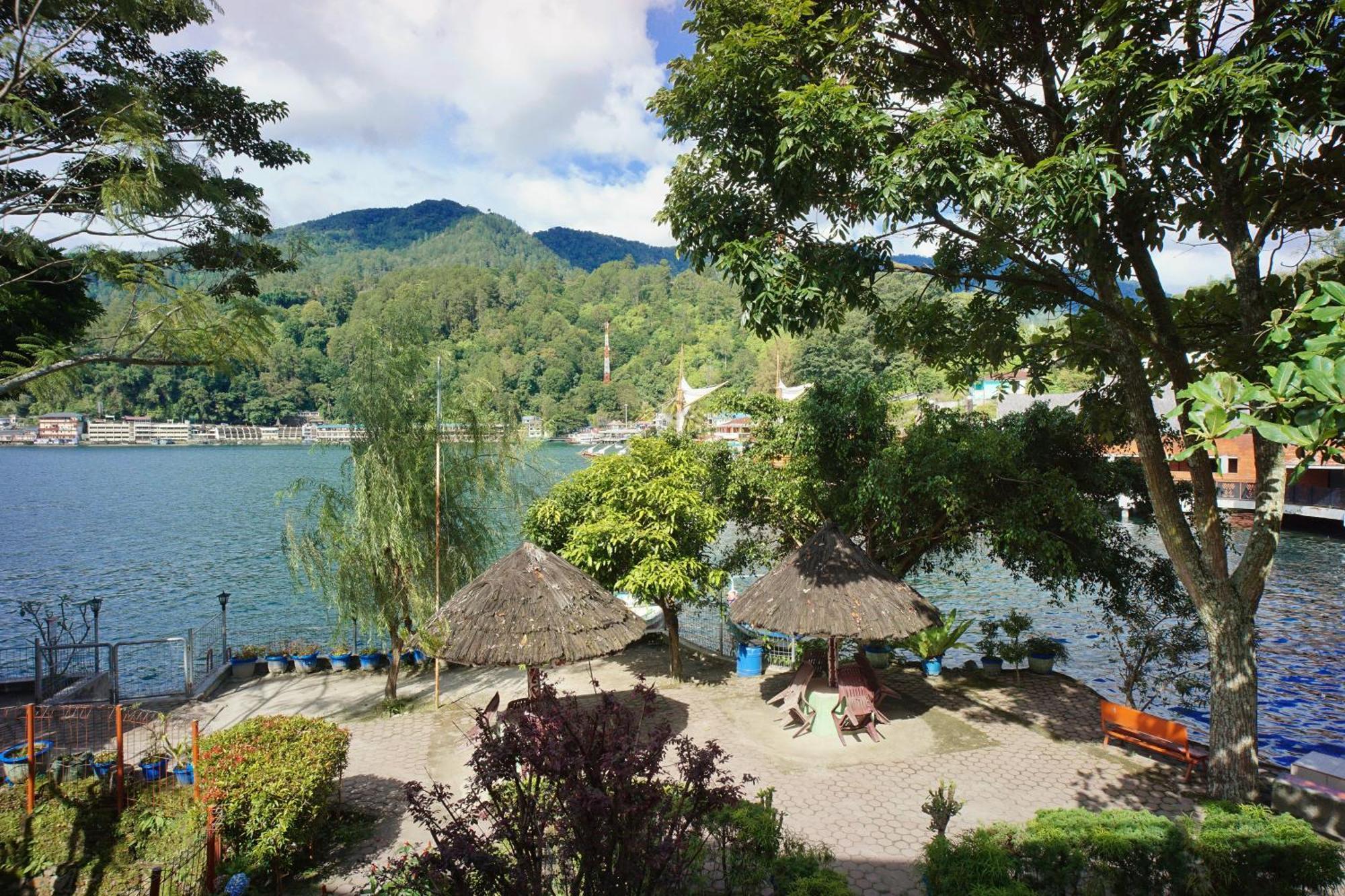 Pandu Lakeside Hotel Parapat Ngoại thất bức ảnh