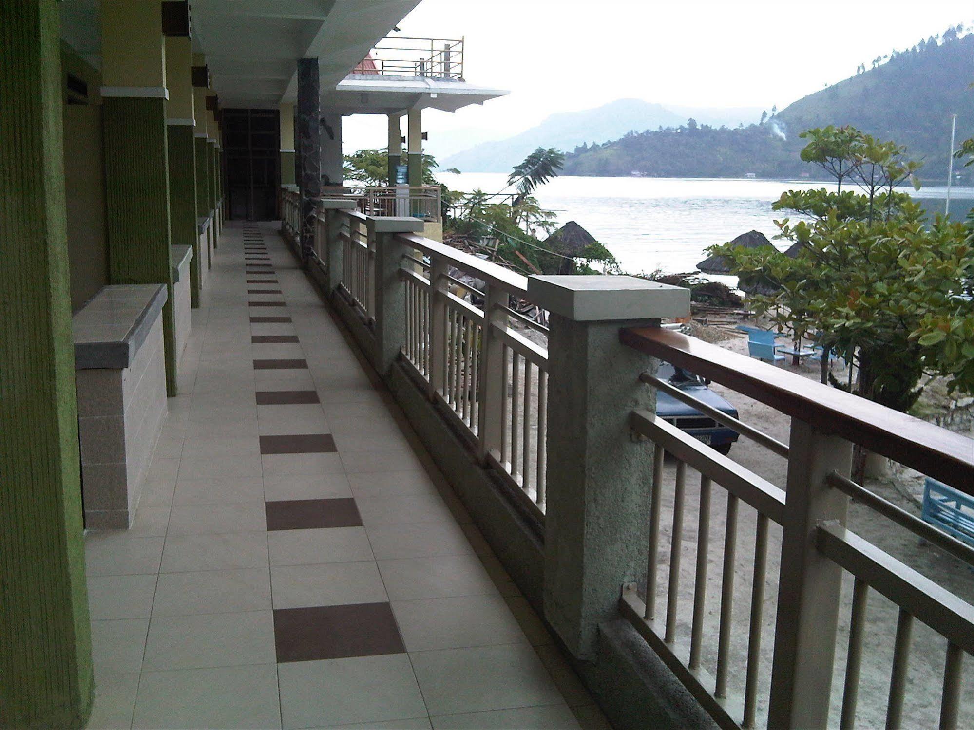 Pandu Lakeside Hotel Parapat Ngoại thất bức ảnh