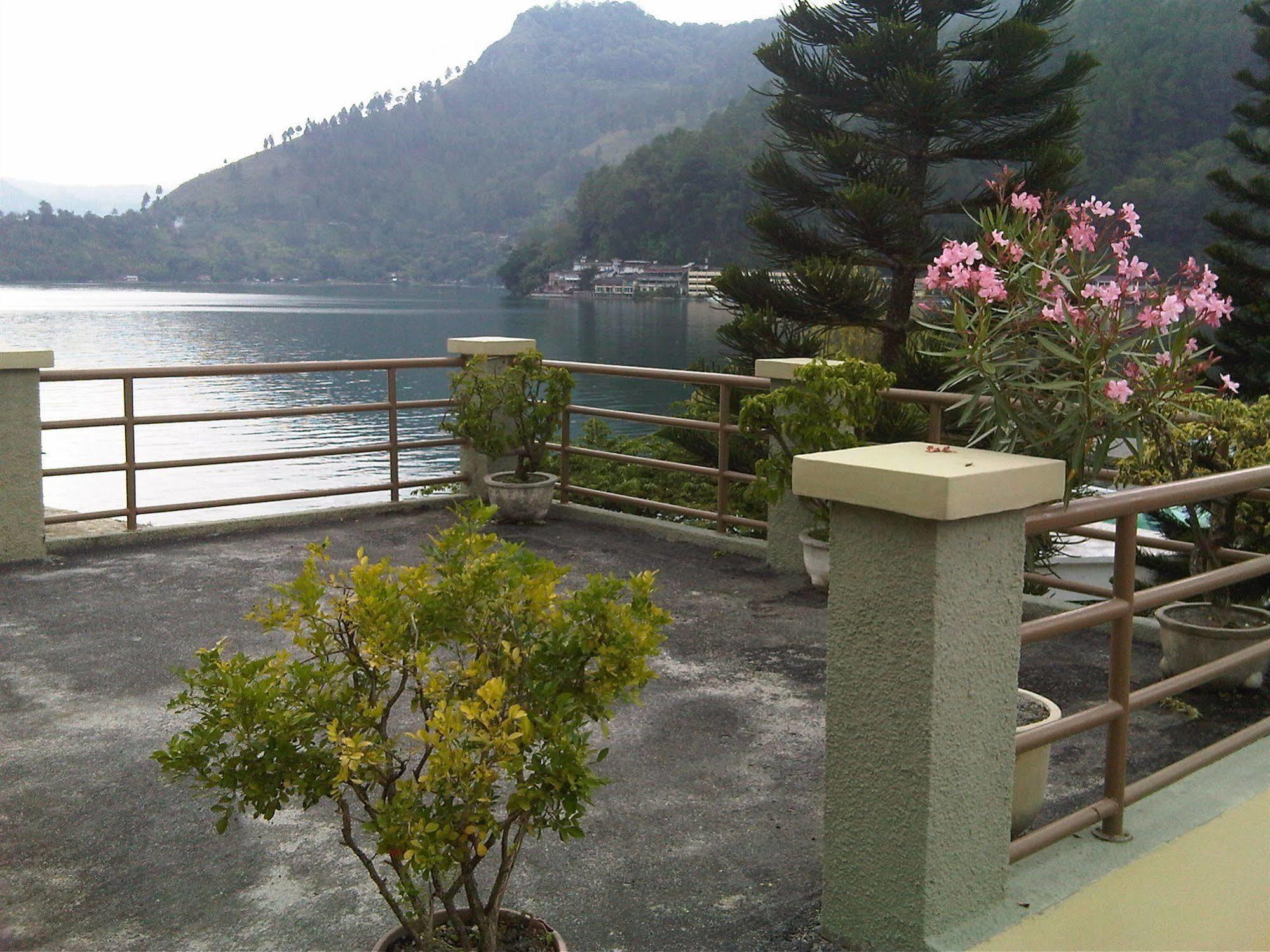 Pandu Lakeside Hotel Parapat Ngoại thất bức ảnh
