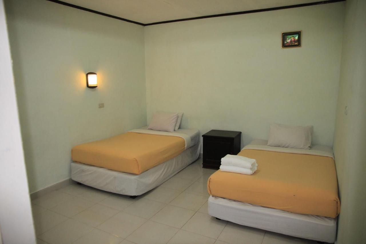 Pandu Lakeside Hotel Parapat Ngoại thất bức ảnh