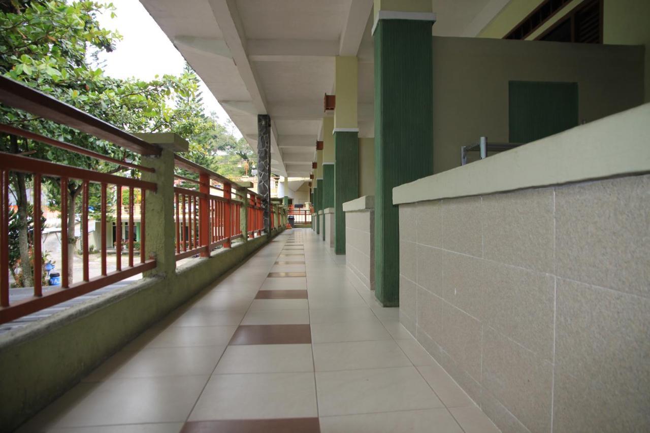 Pandu Lakeside Hotel Parapat Ngoại thất bức ảnh