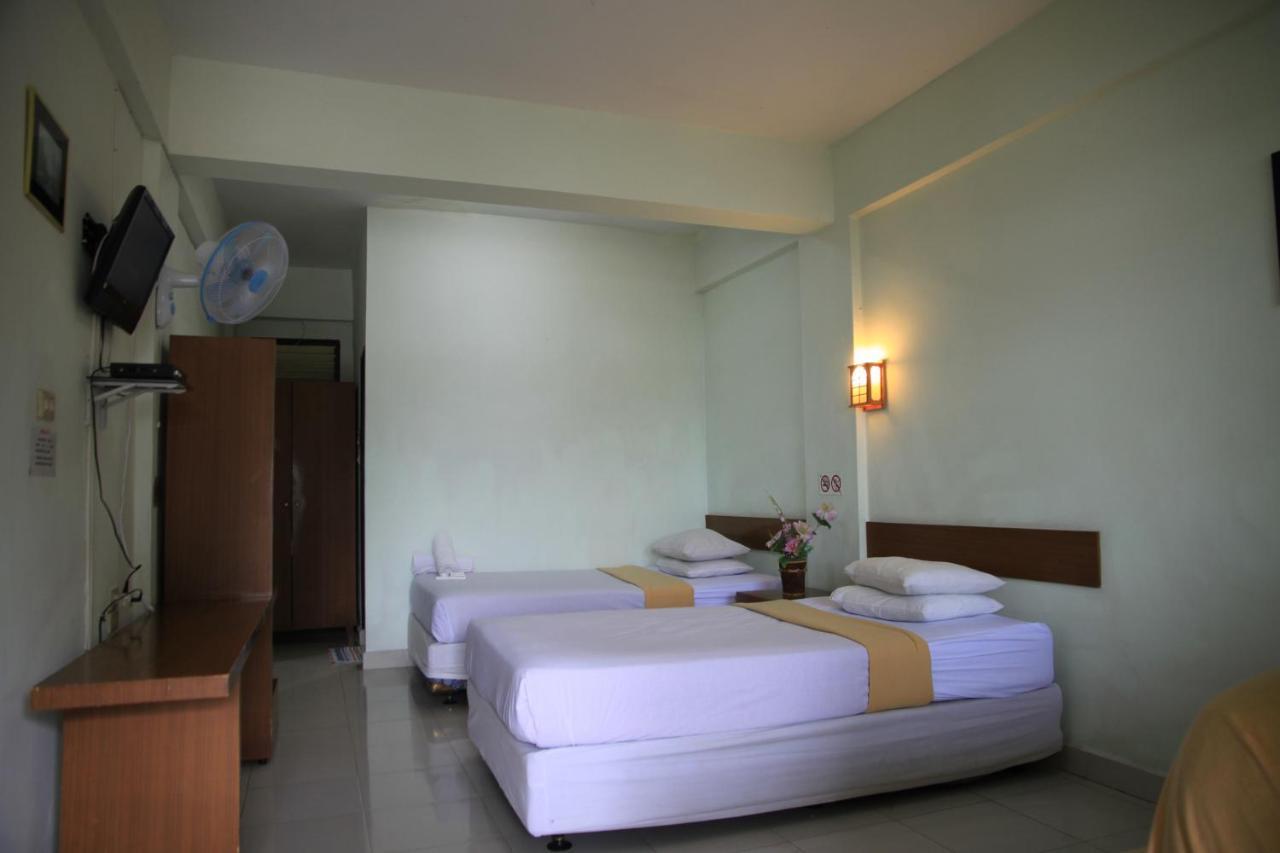 Pandu Lakeside Hotel Parapat Ngoại thất bức ảnh