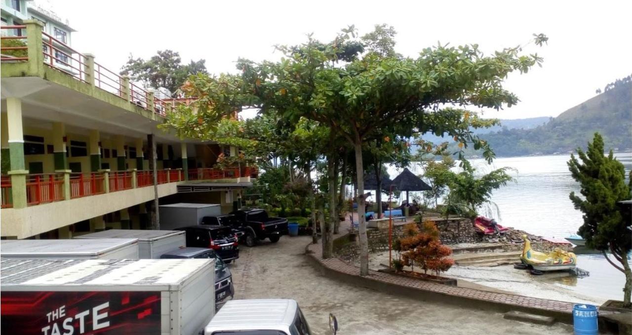 Pandu Lakeside Hotel Parapat Ngoại thất bức ảnh