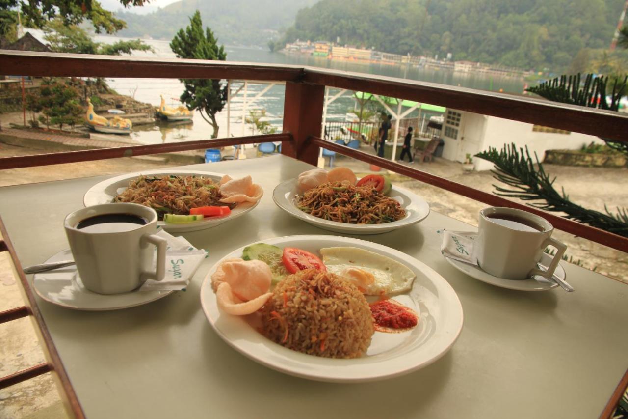 Pandu Lakeside Hotel Parapat Ngoại thất bức ảnh