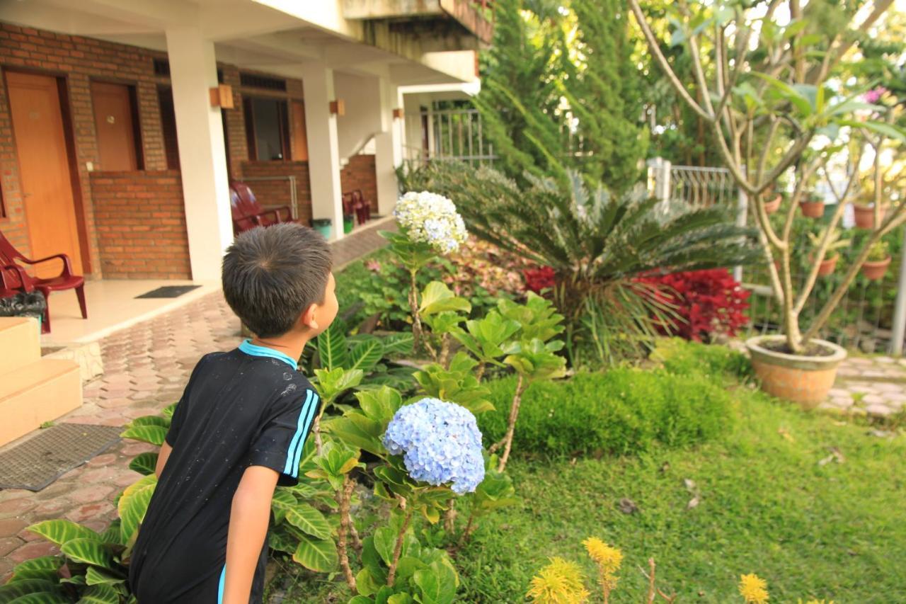 Pandu Lakeside Hotel Parapat Ngoại thất bức ảnh