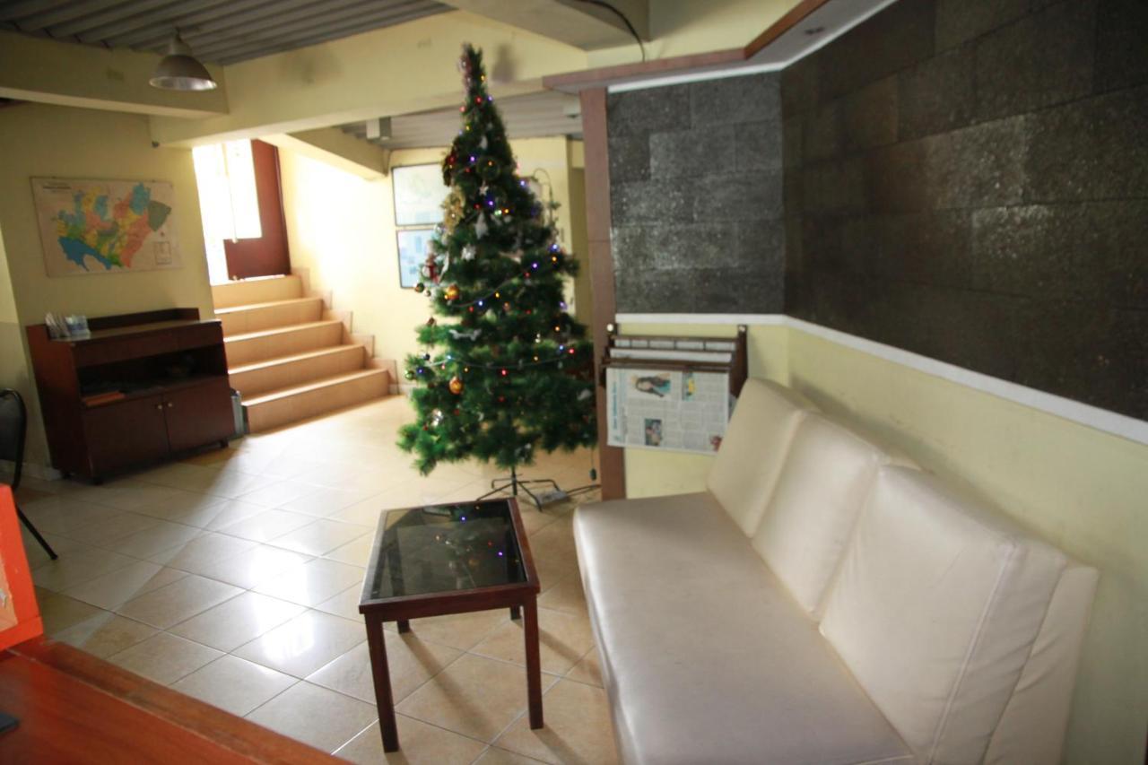 Pandu Lakeside Hotel Parapat Ngoại thất bức ảnh